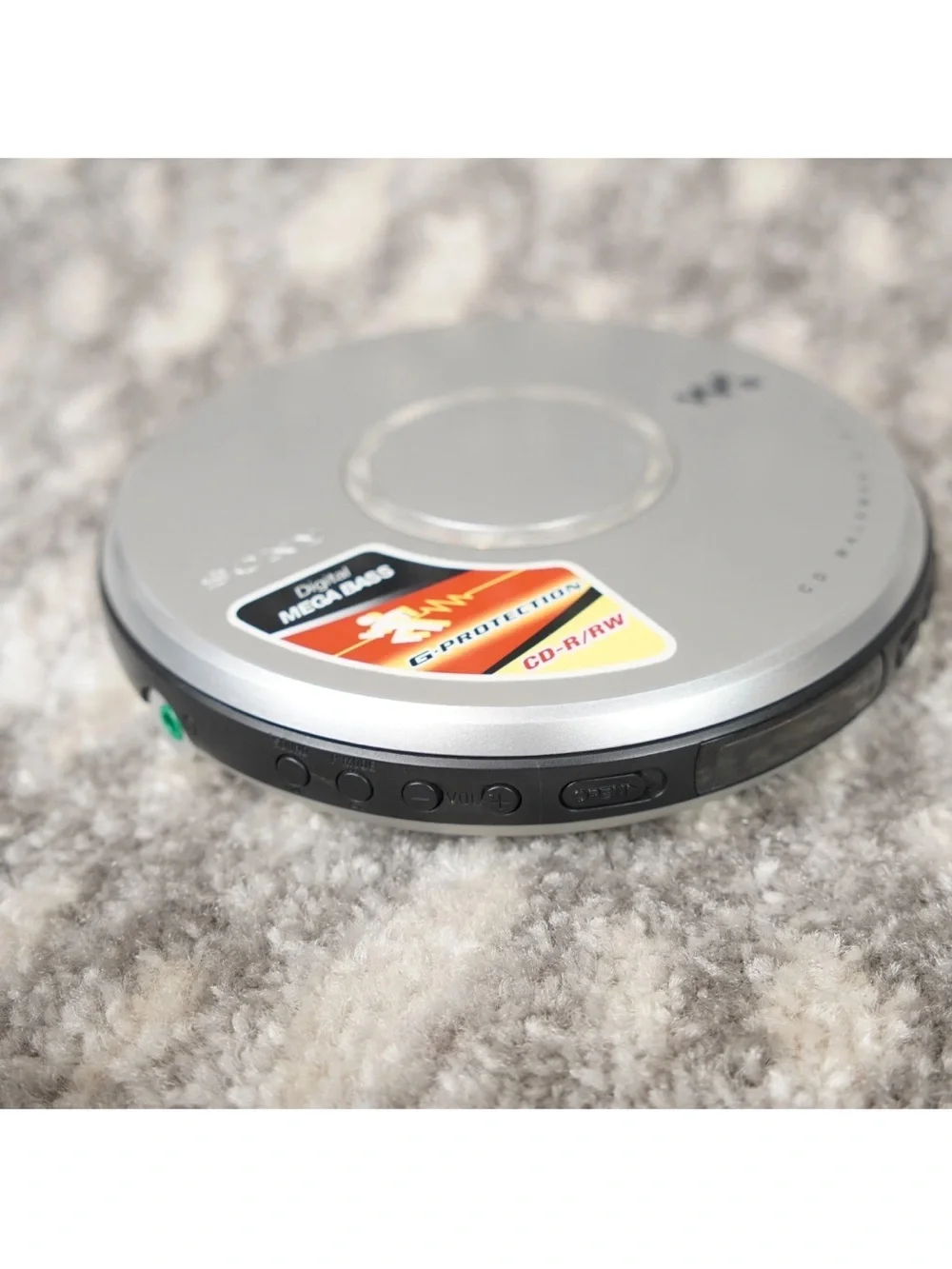 Sony D-EJ011 CD Walkman Portable CD Player Discman Silver W/ Headphone Tested